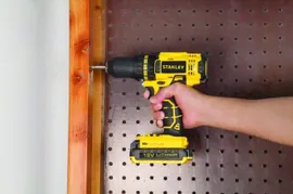 Аккумуляторная дрель-шуруповерт Stanley SCD20C2K